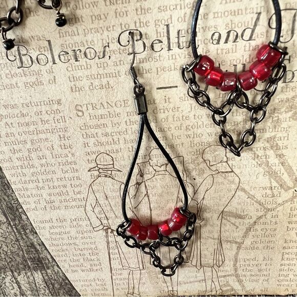 Hand Crafted Red/Black Beads & Chain Necklace & Earring Set - Picture 4 of 8